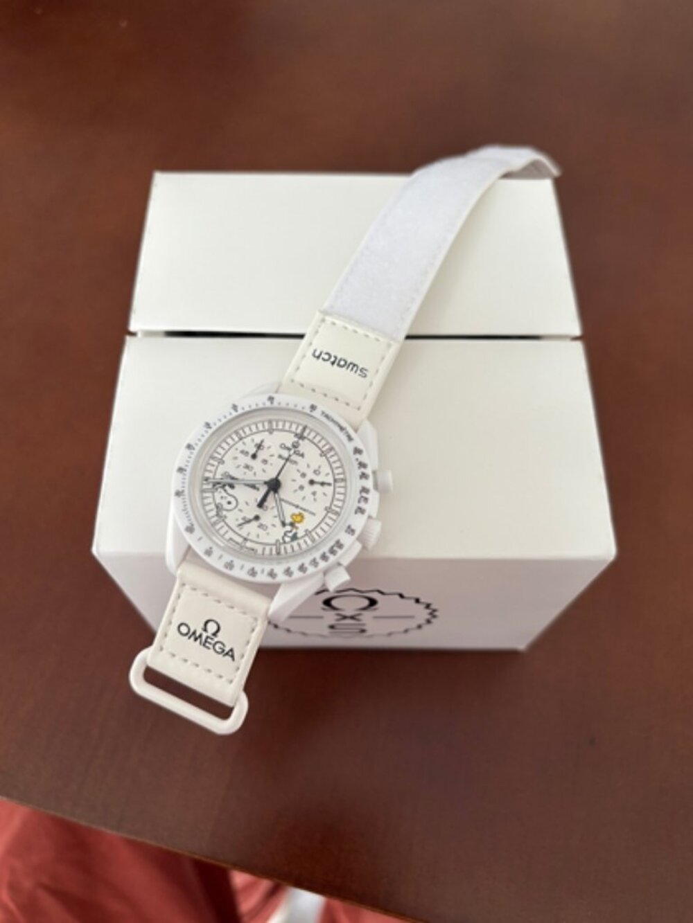 🎨OMEGA 🎨 fashionable white battery watch - Picture 2 of 8